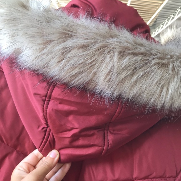 NWT Red puffer coat w/fur detail by Larry Levine - Picture 8 of 9